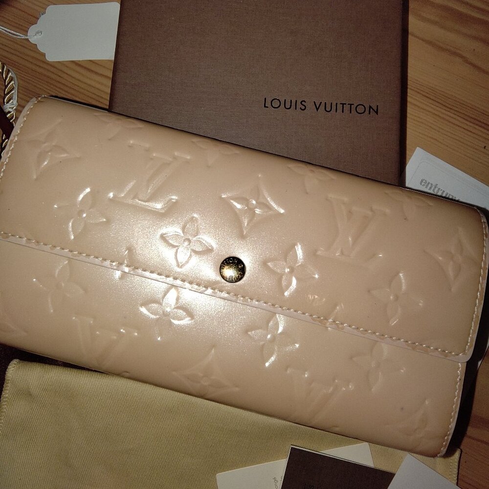 Louis Vuitton Embossed Monogram on Vernis Leather - Nude